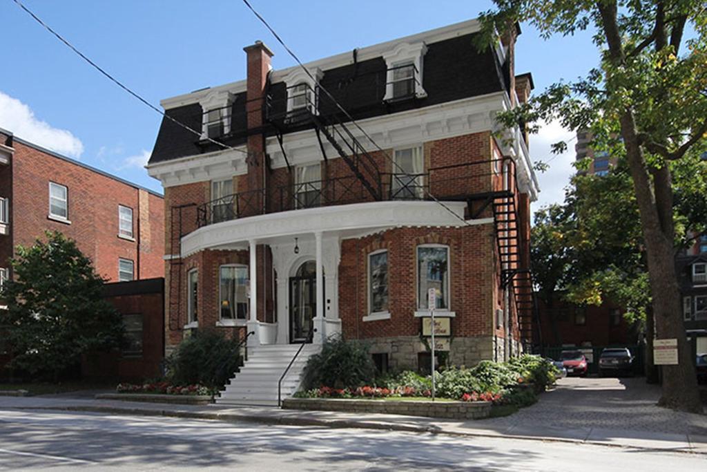 Albert House Inn Ottawa Exterior photo